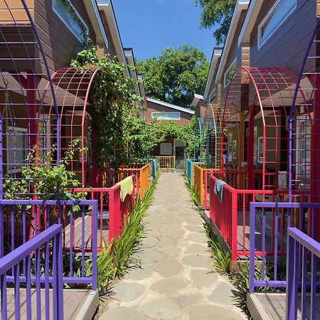 Begadang Hotel กิลิไอร์ ภายนอก รูปภาพ