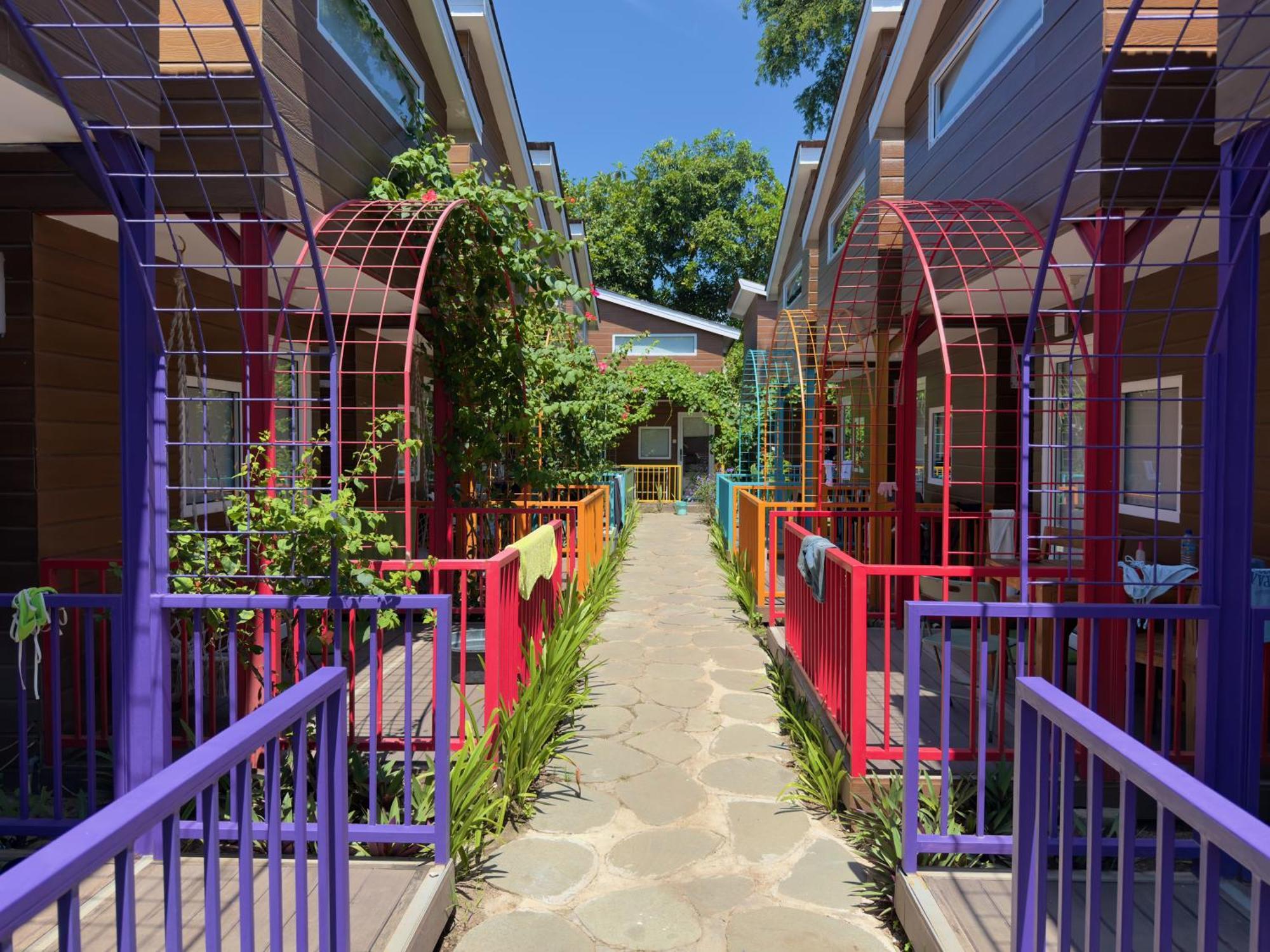 Begadang Hotel กิลิไอร์ ภายนอก รูปภาพ